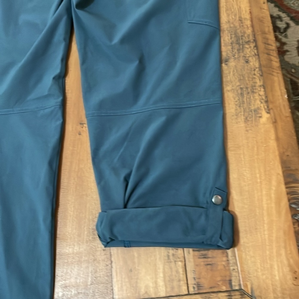 Kuhl NWOT Roll Up Cargo Pants Size 12 - Picture 9 of 13